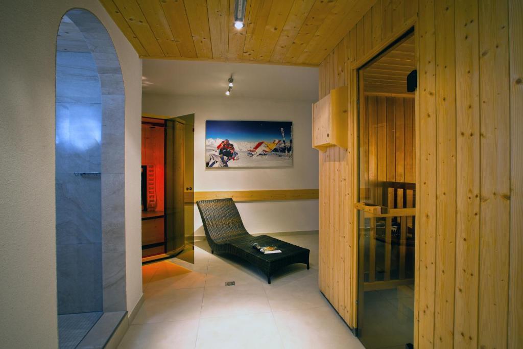 Hotel Lukas Fiss Esterno foto