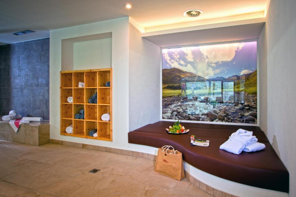 Hotel Lukas Fiss Esterno foto