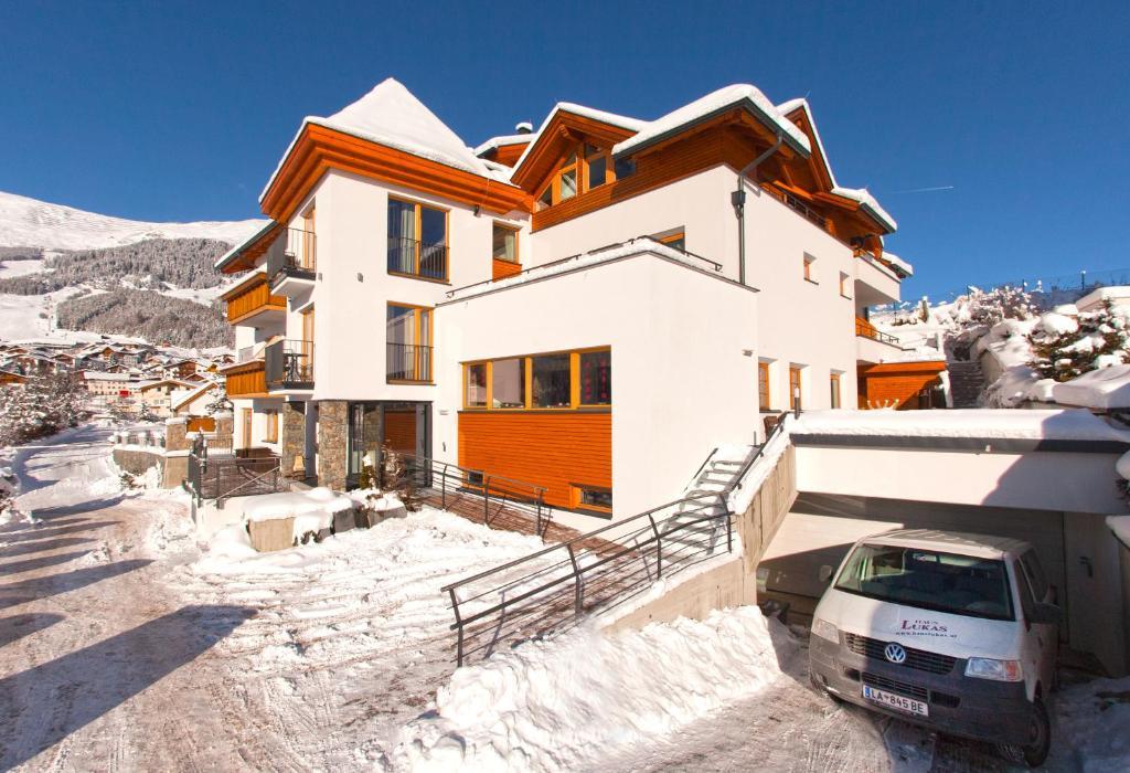 Hotel Lukas Fiss Esterno foto