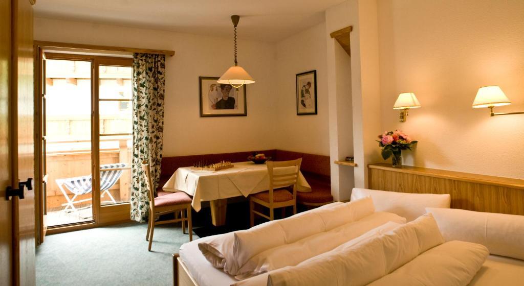 Hotel Lukas Fiss Esterno foto