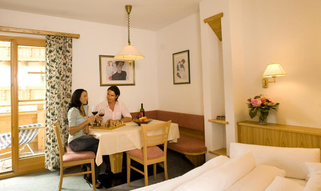 Hotel Lukas Fiss Esterno foto