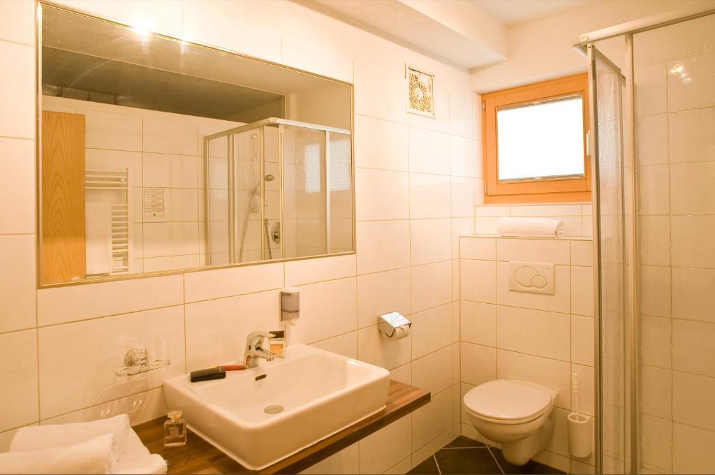 Hotel Lukas Fiss Esterno foto
