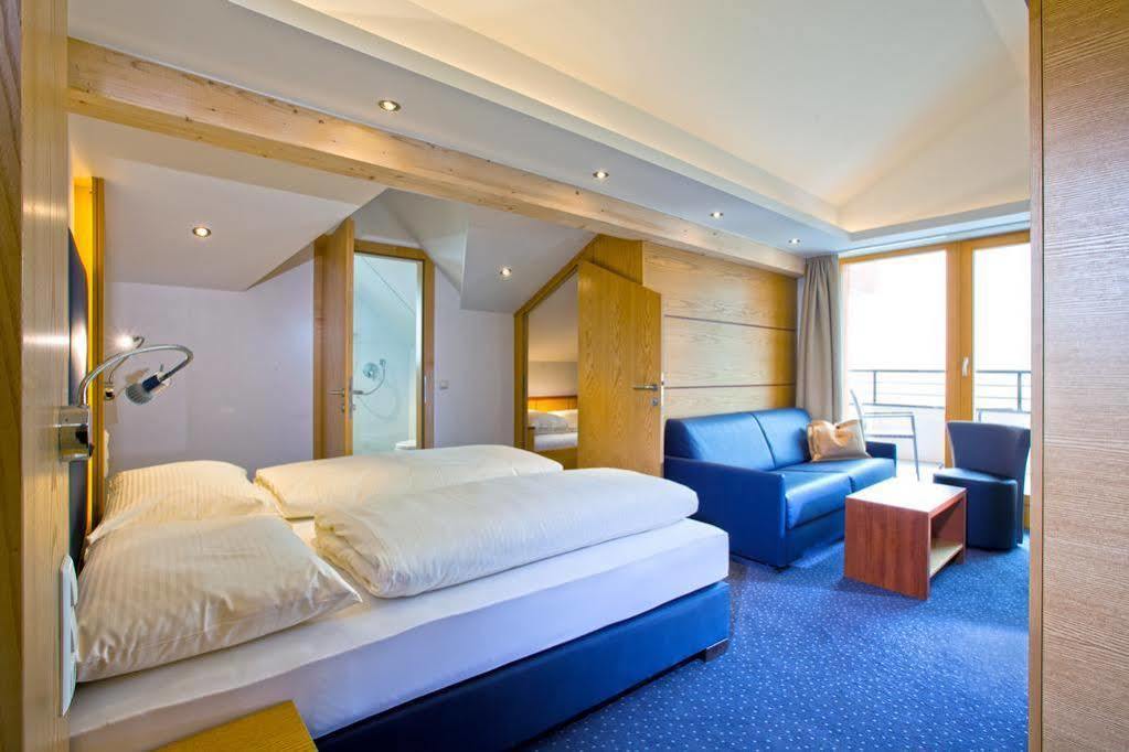 Hotel Lukas Fiss Esterno foto